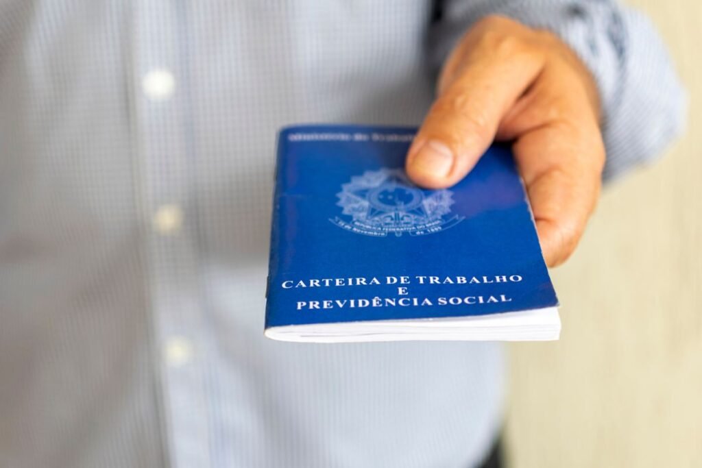 Quem tem carteira assinada pode receber Bolsa Família