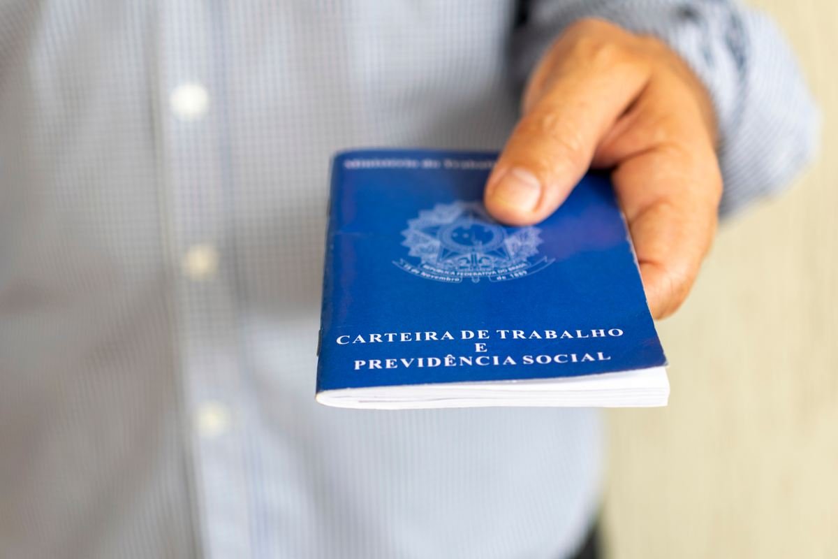 Quem tem carteira assinada pode receber Bolsa Família