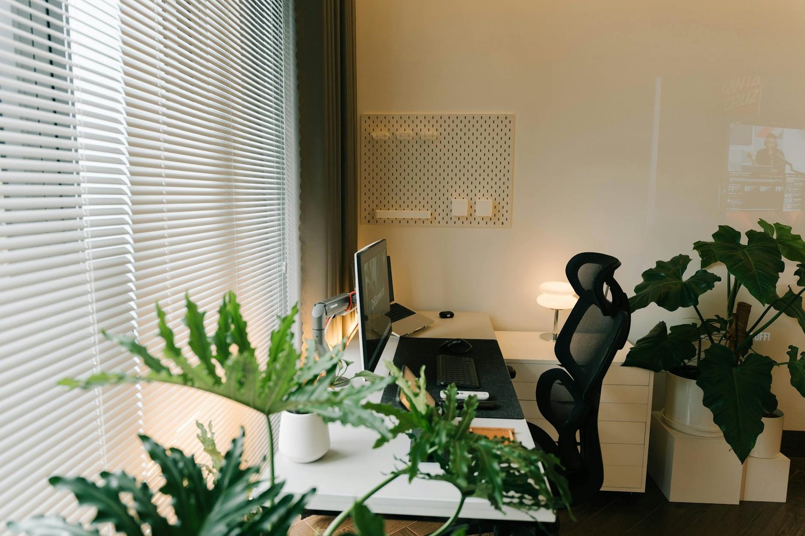 Como melhorar a postura trabalhando home office — como melhorar a postura trabalhando home office | skilllabbrasil.com.br