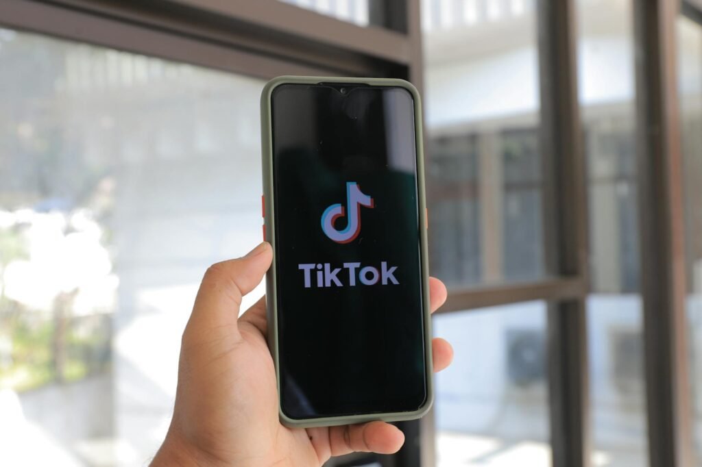 TikTok para Marcas em 2025: Guia Definitivo para Divulgar e Converter — como usar o tiktok para divulgar sua marca em 2025 |