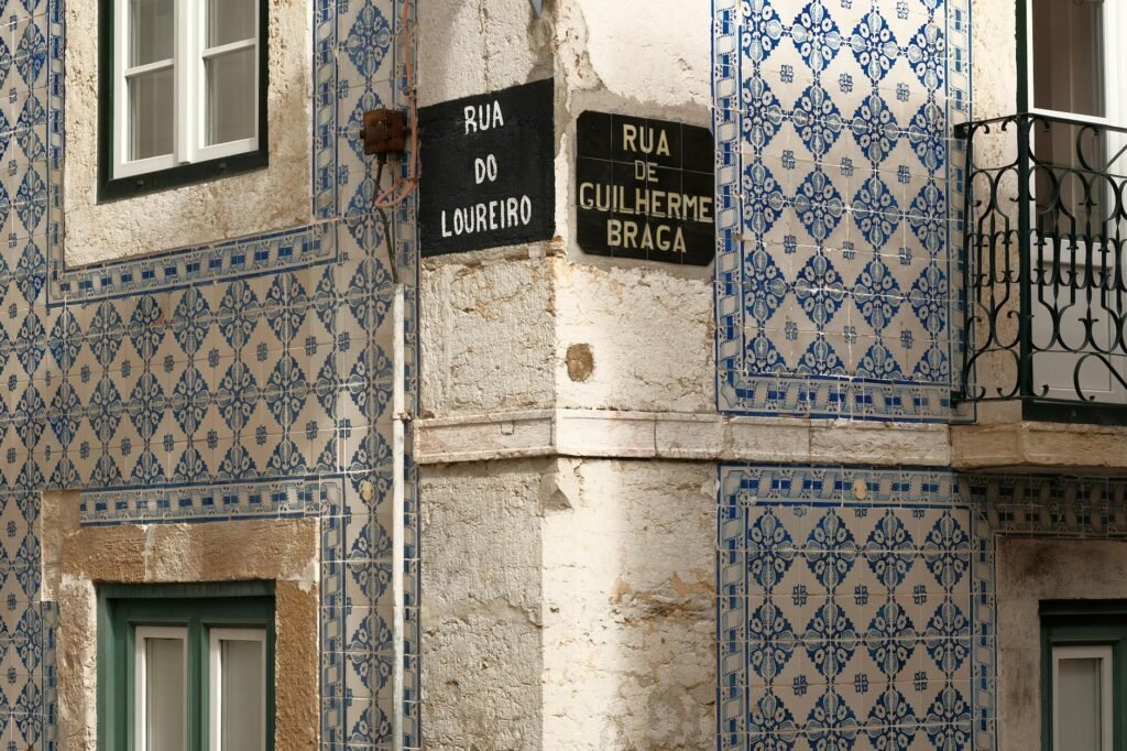 Desvende Portugal Barato: Roteiro Essencial de 7 Dias para Viajantes Inteligentes — roteiro de 7 dias em portugal com pouco d